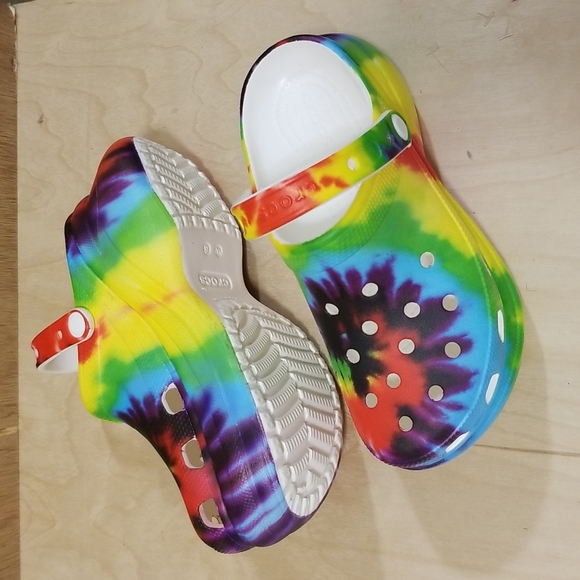 Crocs Tye dye Clogs Women's size 6 - Picture 5 of 10